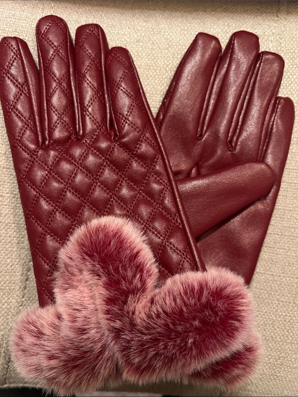 Quilted Vegan Leather Women’s Burgundy Gloves with Faux Fur Cuffs NEW WITH TAGS